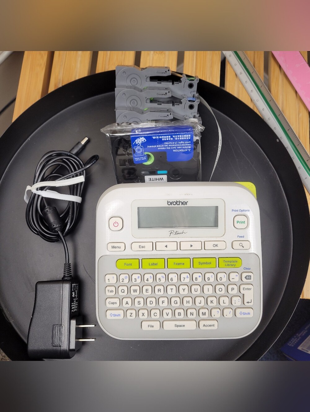 Brother Label Printer Pt-d210 4 Refils Wall Charger